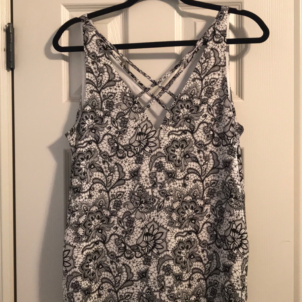 Express Cross-Cross Back Tank Top - Picture 2 of 5
